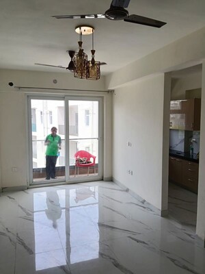 Room in 2.5 BHK Apartment at Smart World Gems, Sector 89 – for Rent