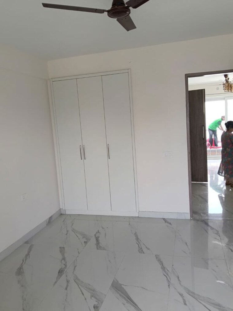 Room, smart-world-gems 2.5 Bedroom 1200 Sq.Ft. Apartment In Sector 89 Gurgaon 10557524