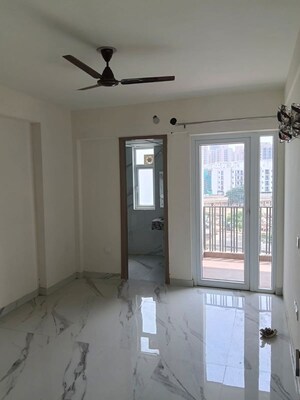 Room in 2.5 BHK Apartment at Smart World Gems, Sector 89 – for Rent