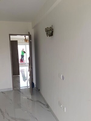 Furnished Amenities in 2.5 BHK Apartment at Smart World Gems, Sector 89 – for Rent