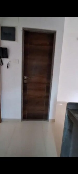 Furnished Amenities in 1 BHK Apartment at Dimple 19 North, Kandivali West – for Rent