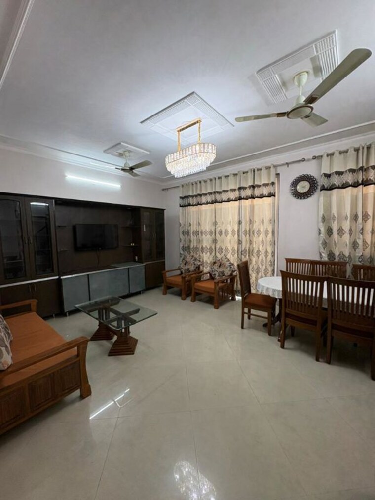 Living Room, rwa-apartments-sector-40 2 Bedroom 200 Sq.Mt. Builder Floor In Sector 40 Noida 10557565