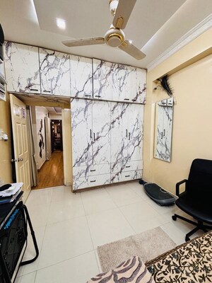 Room in 2.5 BHK Apartment at Janachaitanya Colony – for Rent