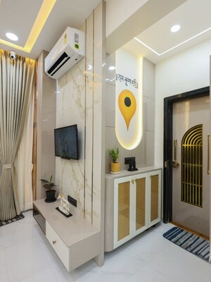 Bathroom in 4 BHK Apartment at Experion Capital, Gomti Nagar – for Rent