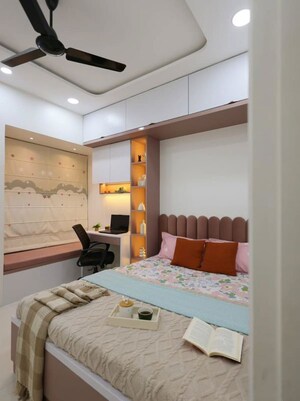 Bedroom in 4 BHK Apartment at Experion Capital, Gomti Nagar – for Rent