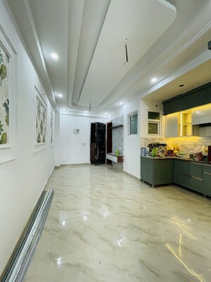 Room in 2 BHK Builder Floor at Sector 73 – for Sale
