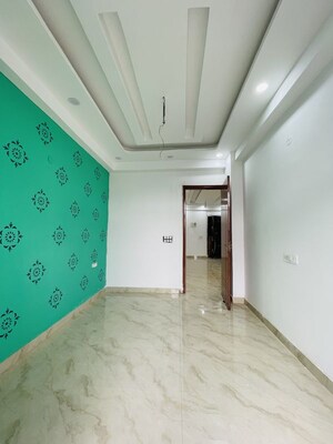 Room in 2 BHK Builder Floor at Sector 73 – for Sale