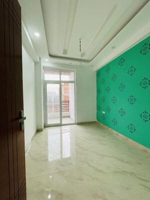 Room in 2 BHK Builder Floor at Sector 73 – for Sale