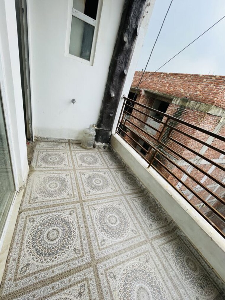 Balcony, sector 73 2 Bedroom 1000 Sq.Ft. Builder Floor In Sector 73 Noida 10557638