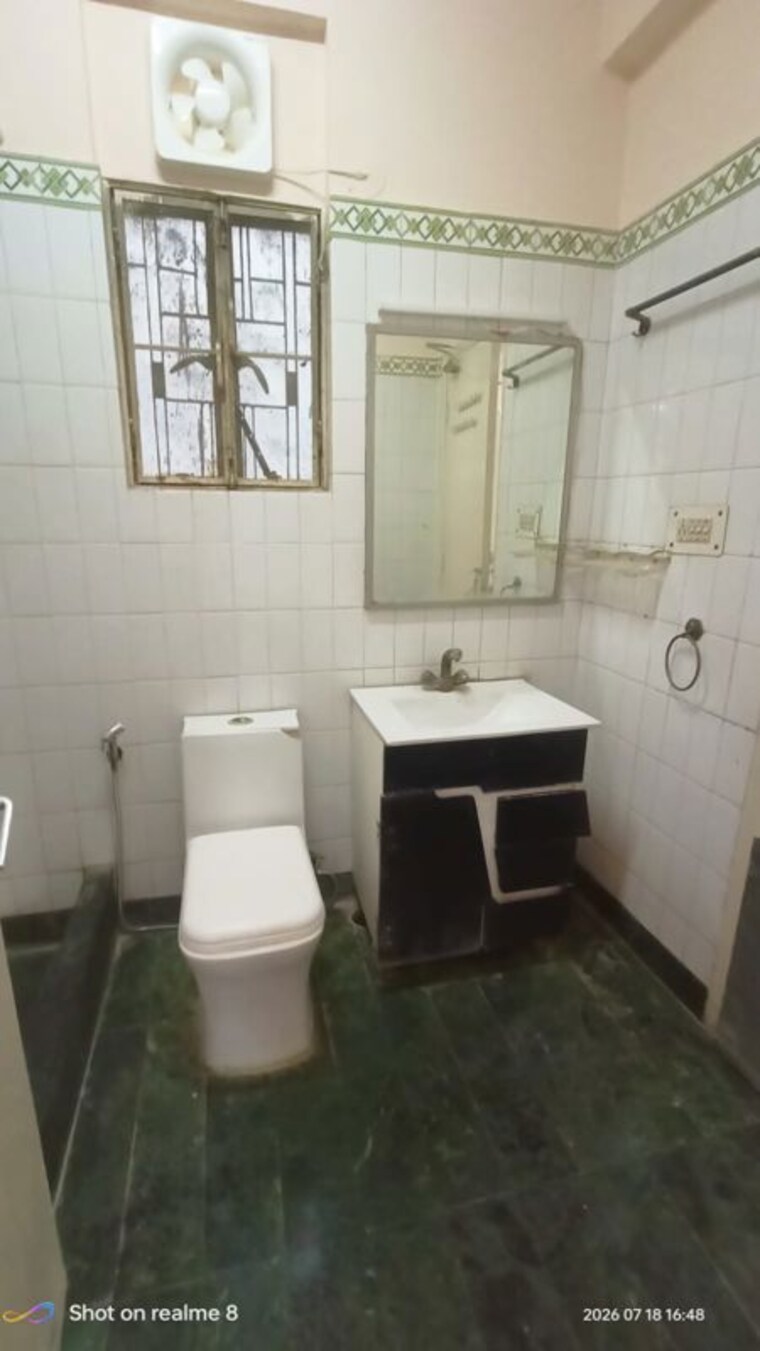 Bathroom, eros-sterling-apartments 2 Bedroom 950 Sq.Ft. Apartment In Charmwood Village Faridabad 10557640