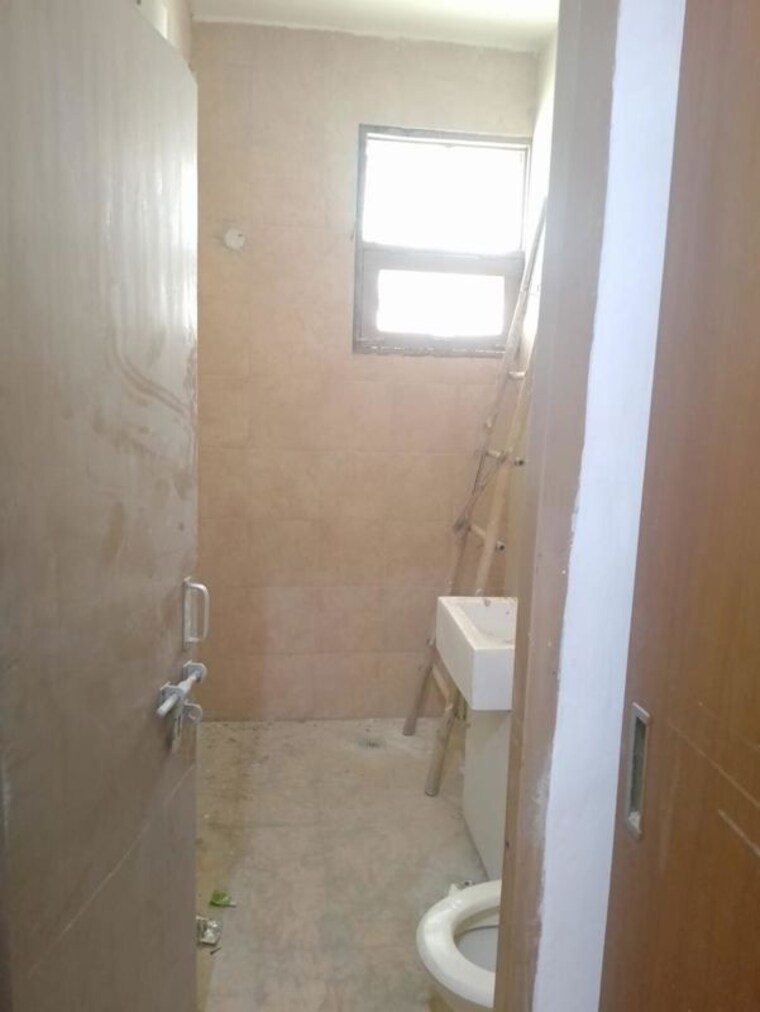 Bathroom, aravali-view-rail-vihar 3 Bedroom 2400 Sq.Ft. Apartment In Sector 56 Gurgaon 10557590