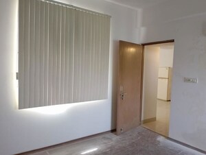 Room in 3 BHK Apartment at Aravali View Rail Vihar, Sector 56 – for Rent