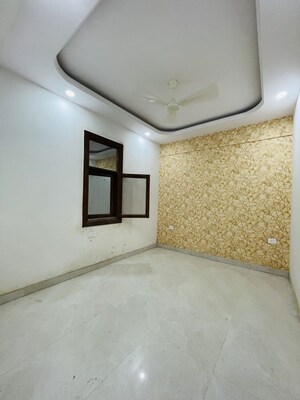 Room in 2 BHK Builder Floor at Sector 73 – for Sale