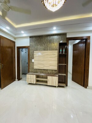 Room in 2 BHK Builder Floor at Sector 73 – for Sale