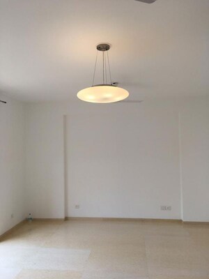 Room in 3.5 BHK Apartment at Central Park I, Sector 42 – for Rent