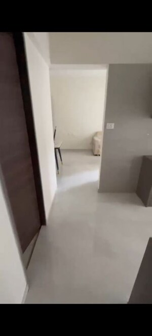 Room in 1 BHK Apartment at Veena Synergy, Andheri East – for Rent