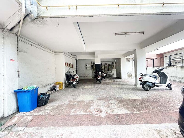  Parking, naranpura 3 Bedroom 160 Sq.Yd. Apartment In Naranpura Ahmedabad 10557728