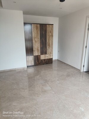 Room in 3 BHK Apartment at Hiranandani Estate, Ghodbunder Road – for Rent