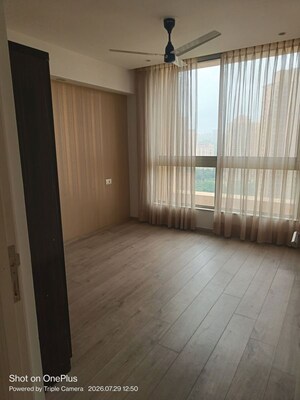 Room in 3 BHK Apartment at Hiranandani Estate, Ghodbunder Road – for Rent