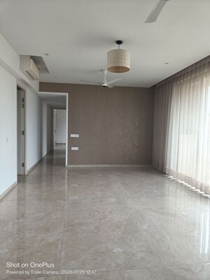 Room in 3 BHK Apartment at Hiranandani Estate, Ghodbunder Road – for Rent