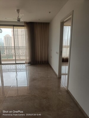 Room in 3 BHK Apartment at Hiranandani Estate, Ghodbunder Road – for Rent