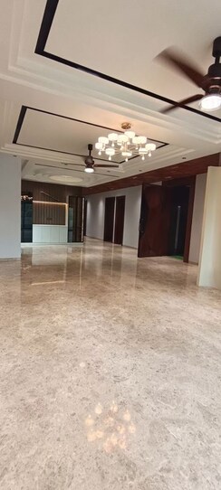 4 BHK + Prayer Room,Servant Room,Store Room Builder Floor For Sale in Parklands
