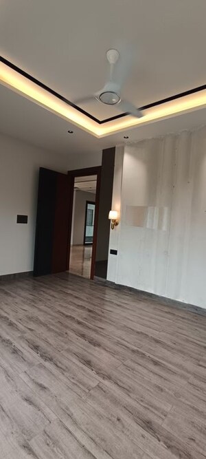 Room in 4 BHK Builder Floor at Parklands, Sector 85 – for Sale
