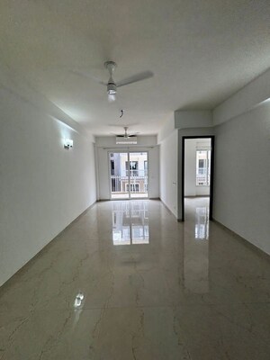 Room in 2 BHK Apartment at Smart World Orchard, Sector 61 – for Rent
