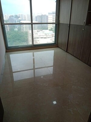 Room in 2 BHK Apartment at The Wadhwa Promenade, Ghatkopar West – for Rent