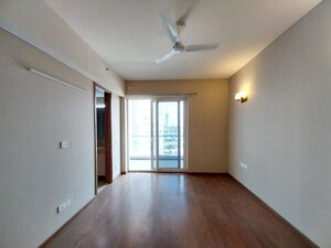 Room in 3 BHK Apartment at Smart World Orchard, Sector 61 – for Rent