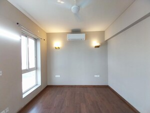 Room in 3 BHK Apartment at Smart World Orchard, Sector 61 – for Rent
