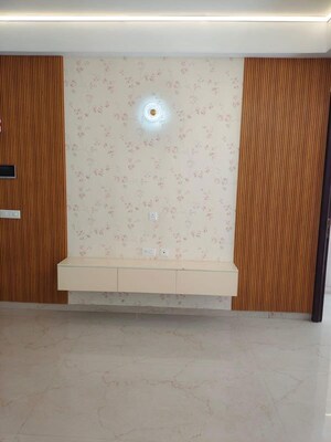 Room in 3 BHK Apartment at Smart World Orchard, Sector 61 – for Rent