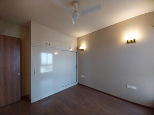 Room in 3 BHK Apartment at Smart World Orchard, Sector 61 – for Rent