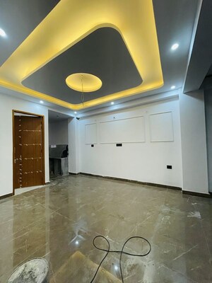 Room in 3 BHK Builder Floor at Sector 73 – for Sale