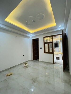Room in 3 BHK Builder Floor at Sector 73 – for Sale