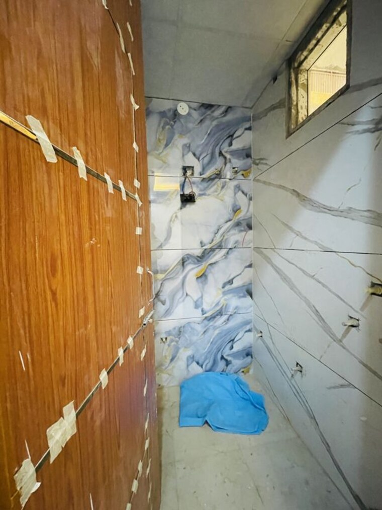 Attached Bathroom, sector 73 3 Bedroom 1500 Sq.Ft. Builder Floor In Sector 73 Noida 10557871