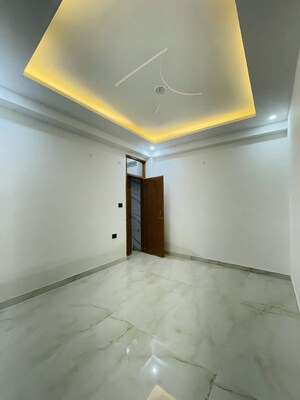 Room in 3 BHK Builder Floor at Sector 73 – for Sale