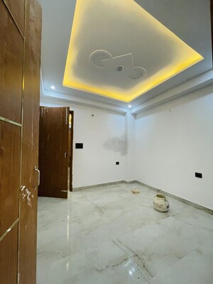Room in 3 BHK Builder Floor at Sector 73 – for Sale
