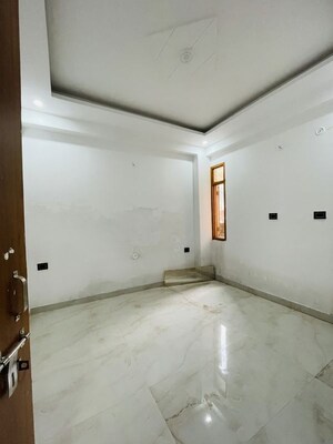 Room in 3 BHK Builder Floor at Sector 73 – for Sale