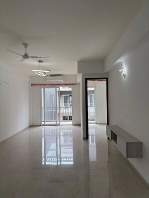 Room in 2 BHK Apartment at Pyramid Midtown, Sector 59 – for Rent
