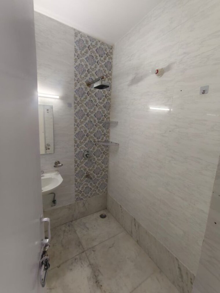 Bathroom, malviya nagar 2 Bedroom 100 Sq.Yd. Builder Floor In Malviya Nagar Delhi 10557896