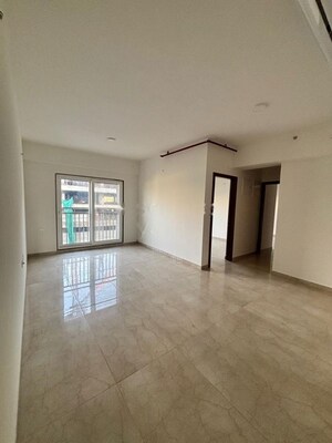 Room in 2 BHK Apartment at Shapoorji Pallonji BKC 28, Bandra East – for Rent