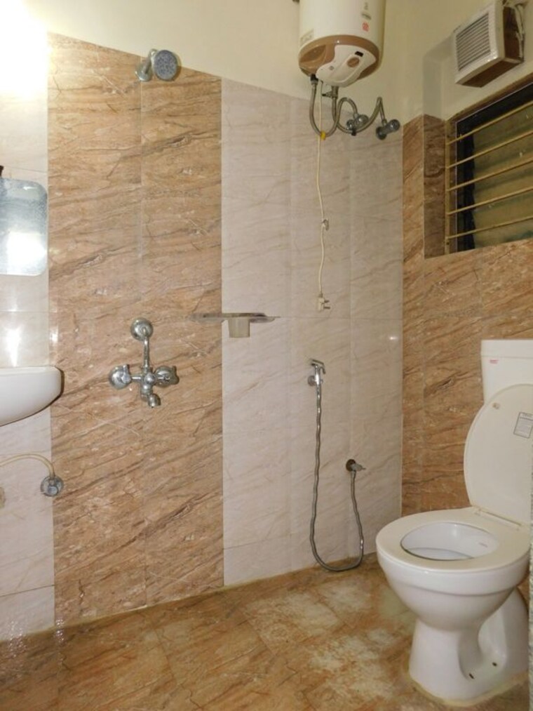 Bathroom, prajapati-elite 3 Bedroom 1325 Sq.Ft. Apartment In Miyapur Hyderabad 10557946