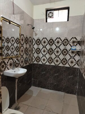 Team Area in 2 BHK Builder Floor at Auram Floor, South City 2 – for Rent