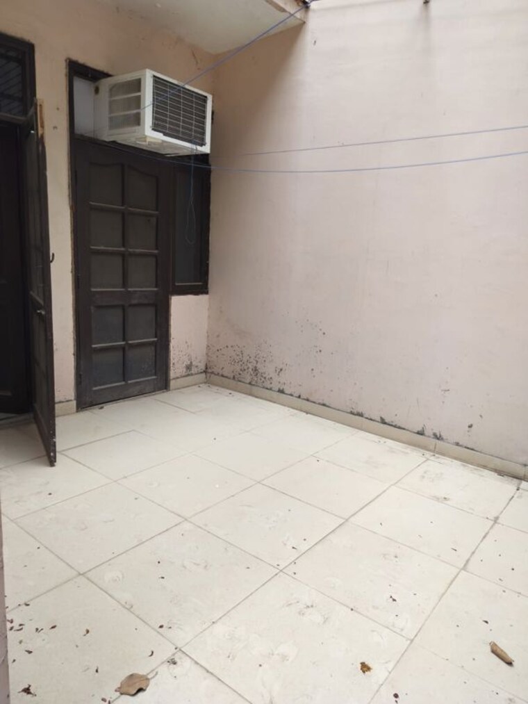 Room, auram-floor 2 Bedroom 1500 Sq.Ft. Builder Floor In South City 2 Gurgaon 10557942