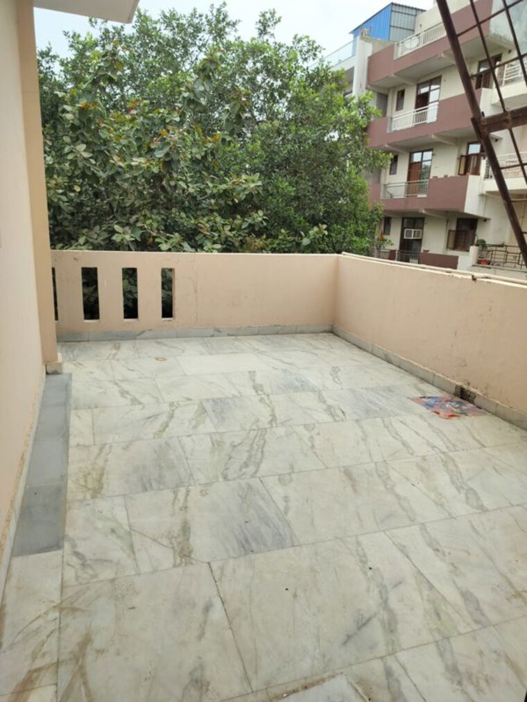 Balcony, auram-floor 2 Bedroom 1500 Sq.Ft. Builder Floor In South City 2 Gurgaon 10557942