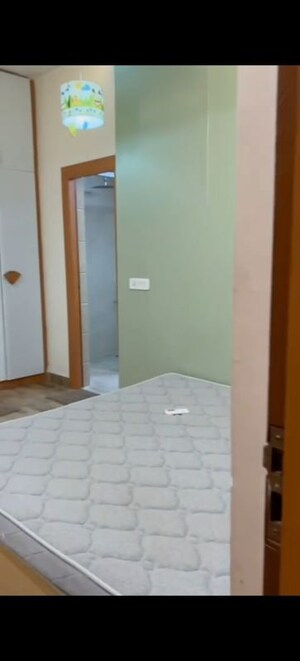 Room in 2 BHK Apartment at Shipra Regal Apartment, Indrapuram – for Sale