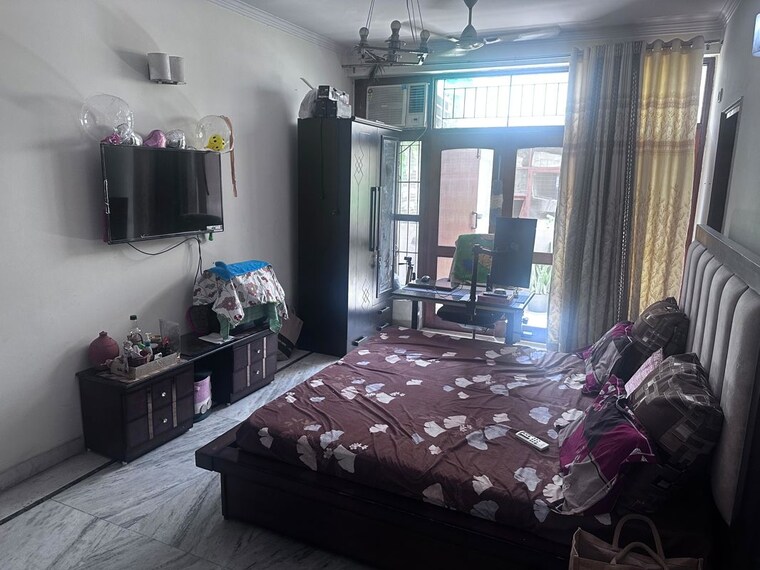 Bedroom, uppal-southend 3 Bedroom 311 Sq.Yd. Builder Floor In Sector 49 Gurgaon 10557937