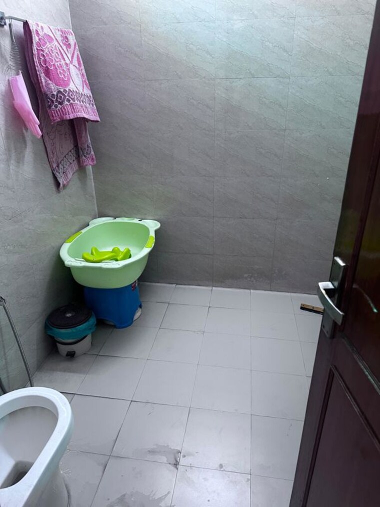 Bathroom, uppal-southend 3 Bedroom 311 Sq.Yd. Builder Floor In Sector 49 Gurgaon 10557937