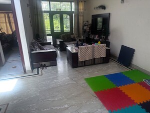 Living Room in 3 BHK Builder Floor at Uppal Southend, Sector 49 – for Rent